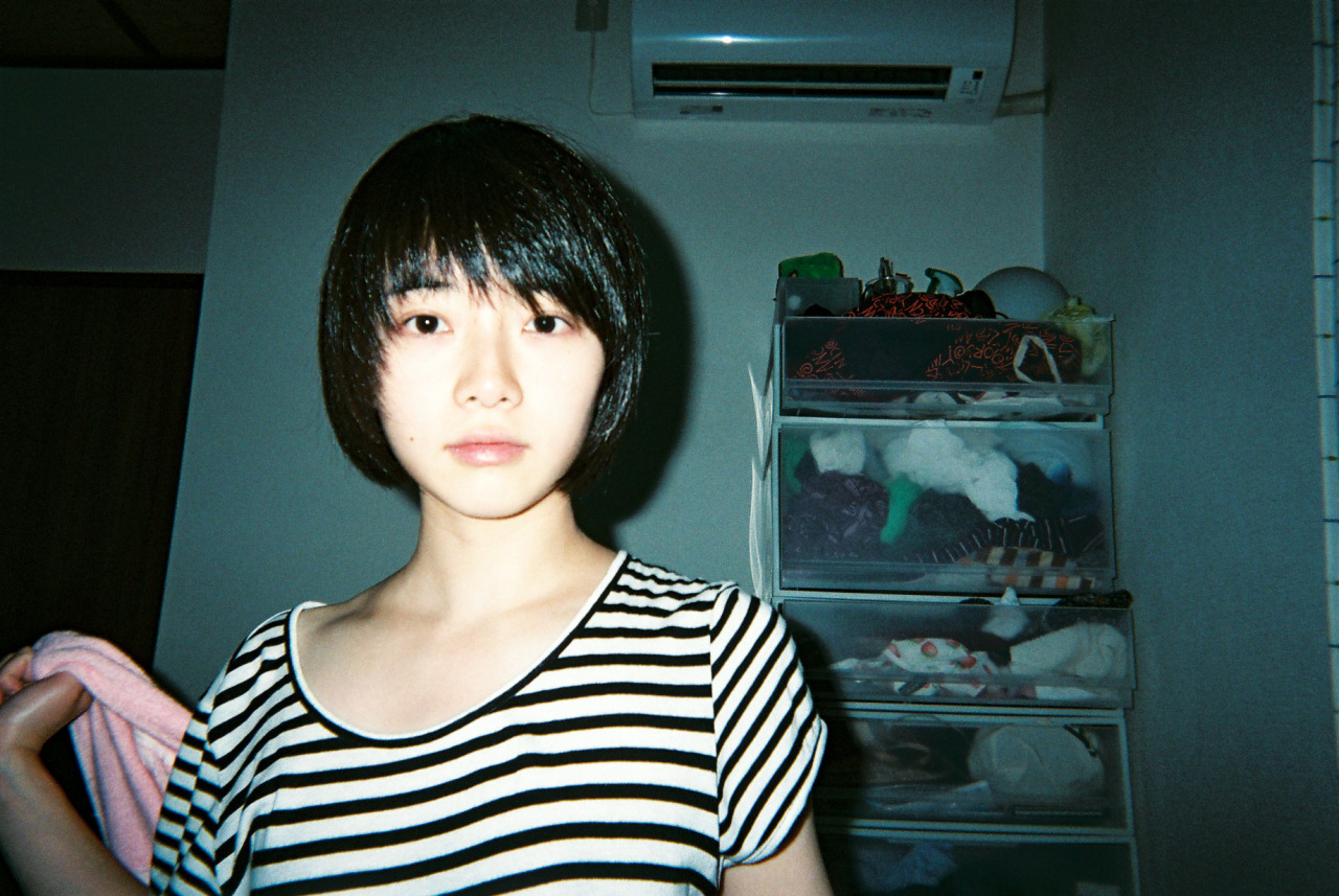 日本攝影師用菲林拍低晒女朋友生活日常！好靚呀… 個女仔～