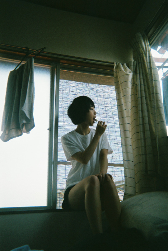 日本攝影師用菲林拍低晒女朋友生活日常！好靚呀… 個女仔～