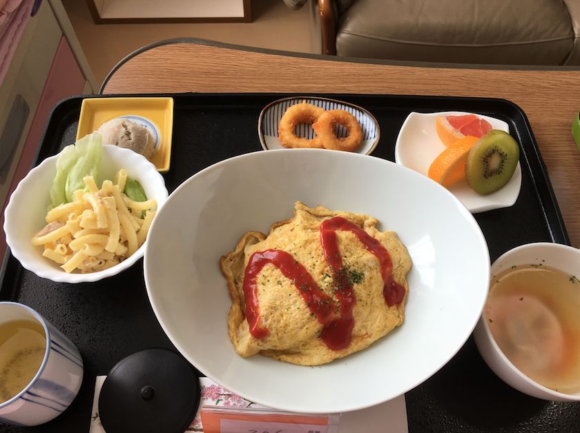 外國人去日本生仔分享高質醫院餐！一齊睇高級餐單