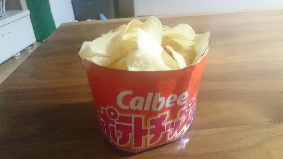 超方便開薯片方法 唔洗用碟輕鬆食