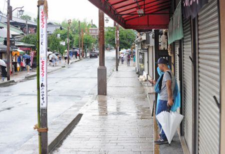 猛烈豪雨橫掃日本關西及中國地區     暴雨成災 交通商業觀光一片混亂