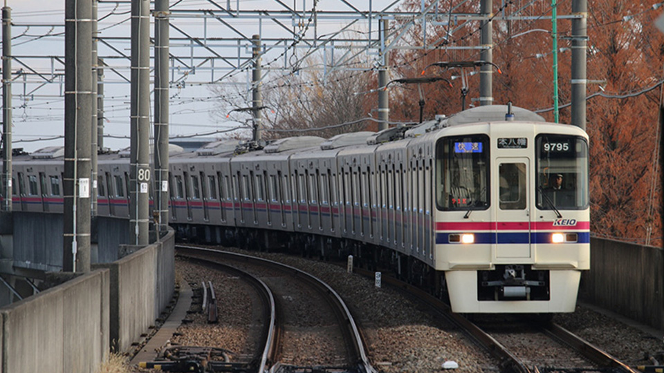日本打工的另類選擇：推人上電車，時薪 1,500 日元 – 訪談兩位來自台灣的「月台輔助員」