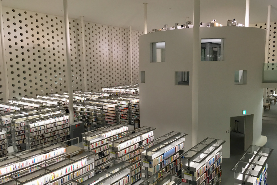 「白色圖書館」絕美設計的日本金澤海未來圖書館