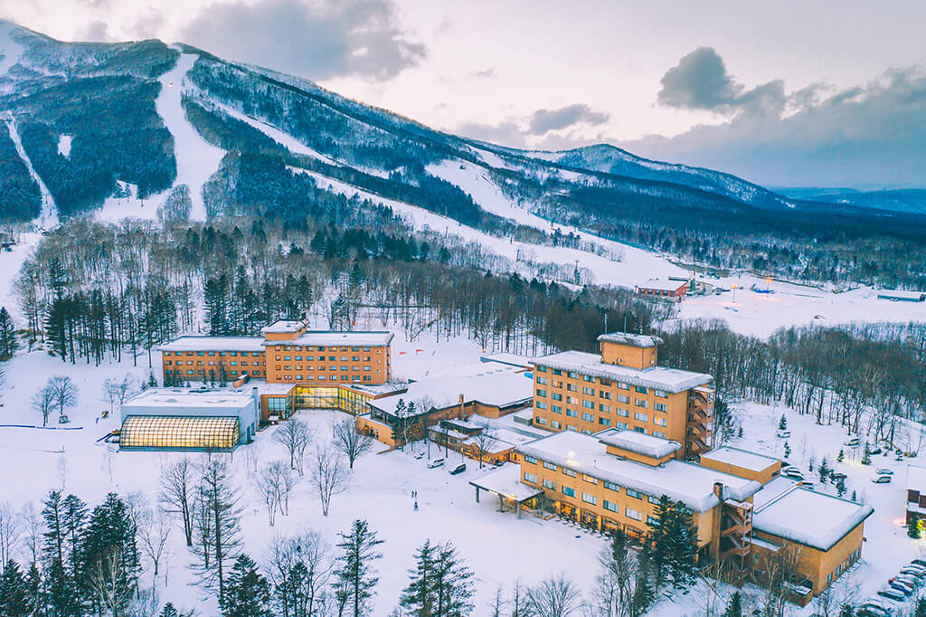新粉雪天堂開幕！Club Med北海道第三座滑雪度假村，23條雪道、露天溫泉、美酒佳餚、活動放題一價全體驗