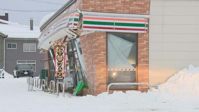 北海道7-Eleven便利店懷疑被雪壓壞：瀕臨倒塌似快要爆開