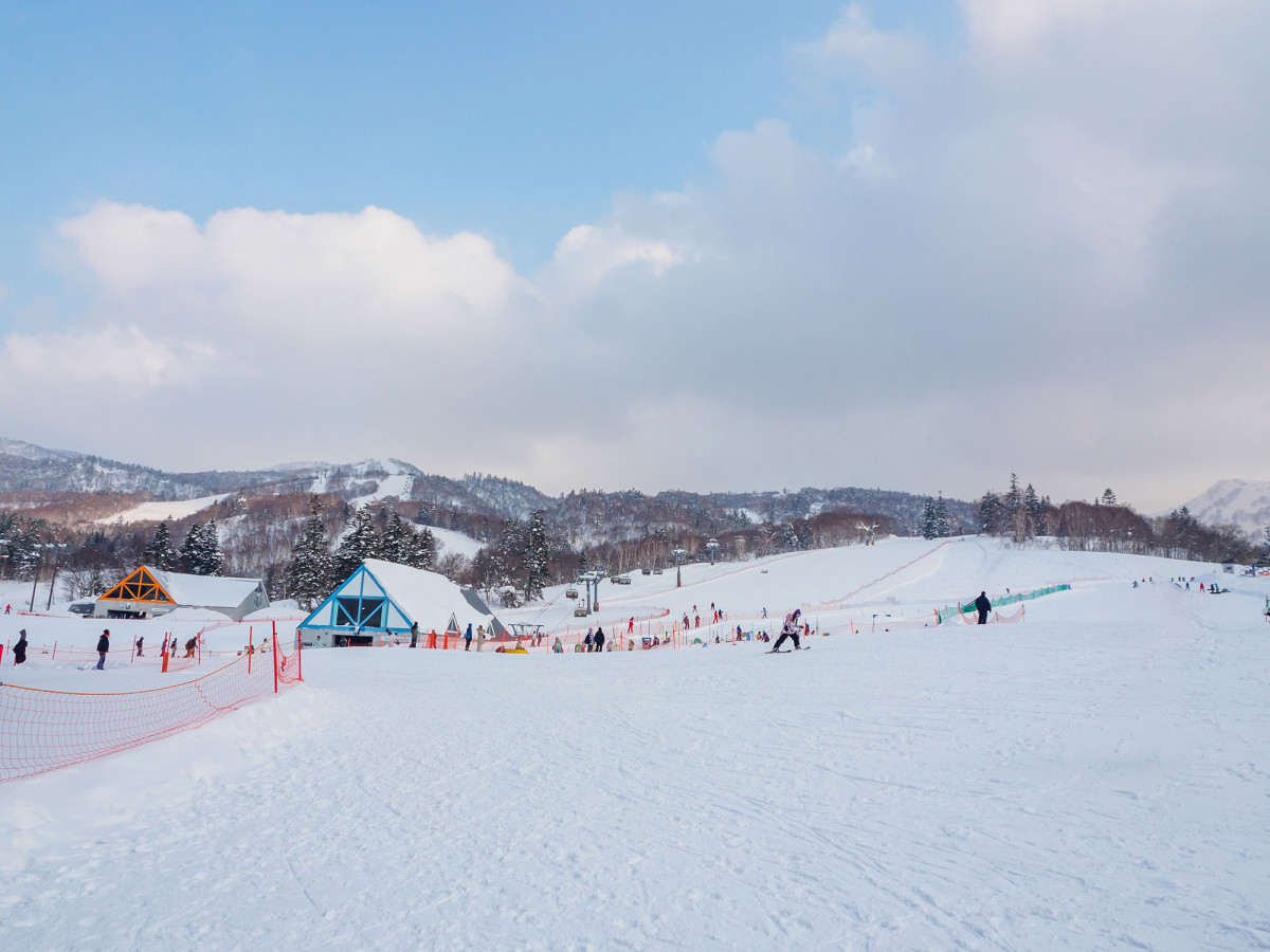  5月也能滑雪？！滑雪迷最後衝刺！即訂「全包式度假村」免煩惱直衝北海道「春滑」+「雪地騎馬」初體驗！大推全新Club Med Kiroro Peak