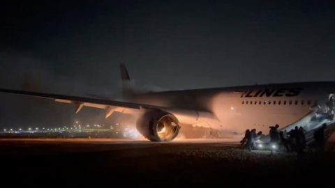 羽田機場飛機相撞事件：客機乘客脫出經過 專家讚賞JAL日航機組人員專業精神