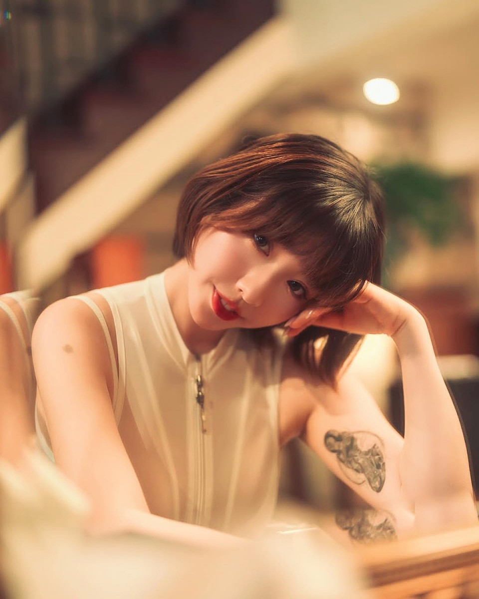 香港模特兒Kitkat推出最新日系寫真集：好想與你無所事事遊東京
